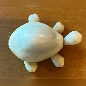 Vintage White Shell Turtle Figural Brooch Pin Sea Life Animal 1.5”